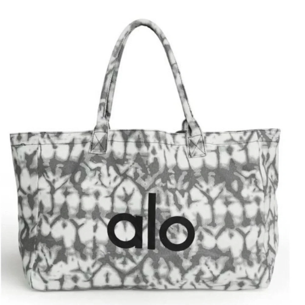 ALO Yoga Gray Tiedye Tote Bag - Picture 2 of 8